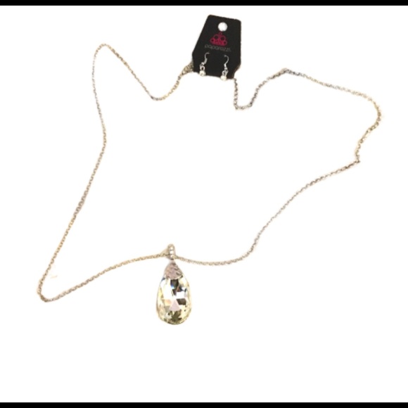 NWOT Paparazzi Spellbinding Sparkle White Necklace - Picture 2 of 4